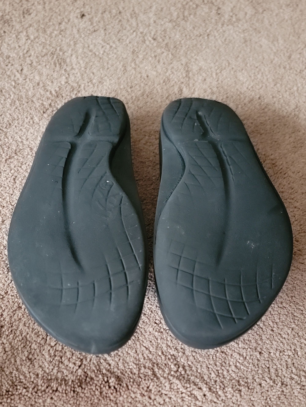 Oofos Black Thick-Soled Flip Flop Sandals - Picture 3 of 4
